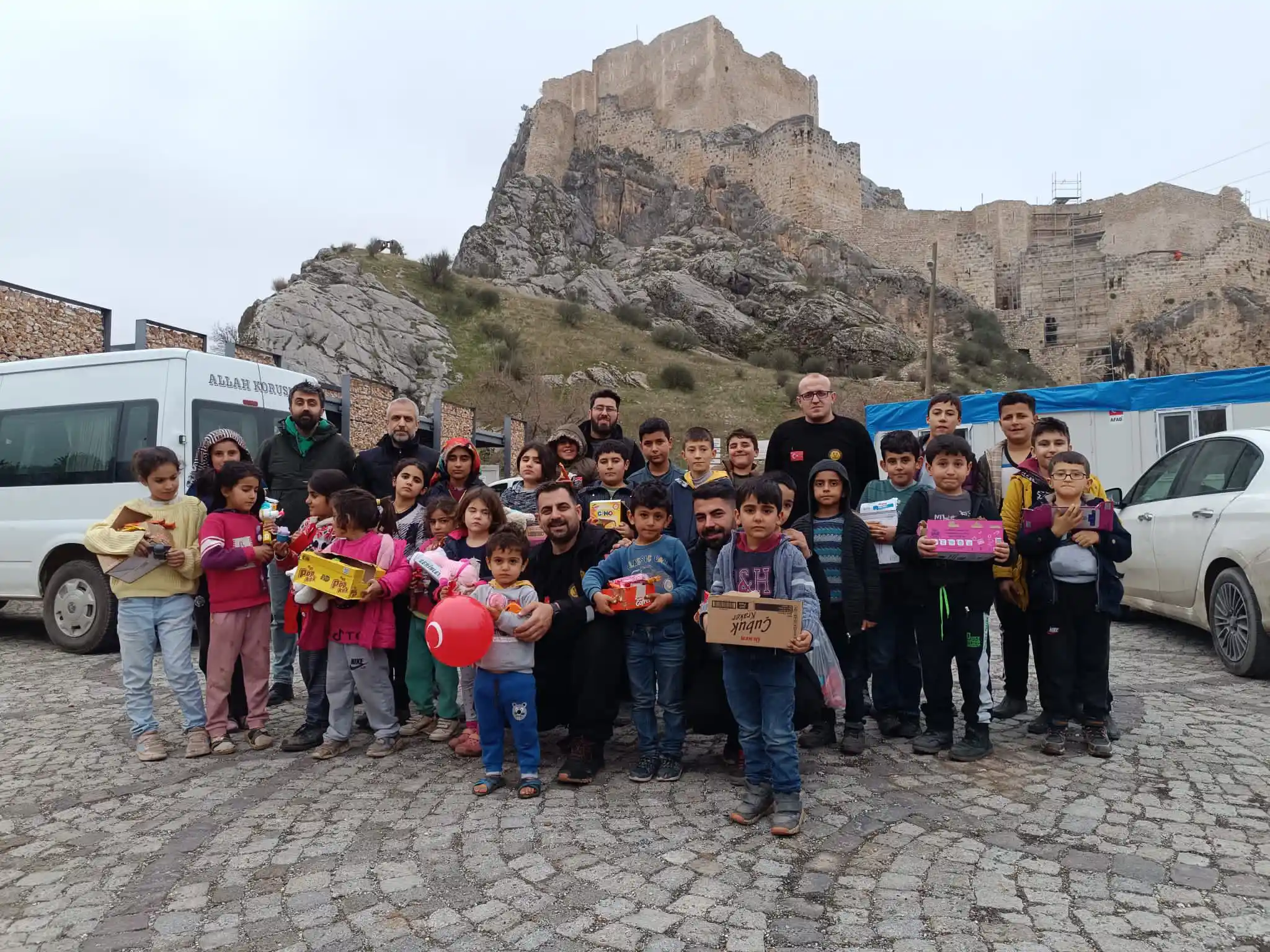 ADIYAMAN VE OSMANİYE’DE GIDA VE GİYİM YARDIMI